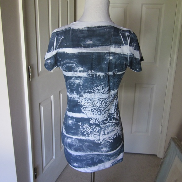 Daytrip Blue & White Striped Pattern Top w/ Sequins Burst on Front (M) - Picture 3 of 3